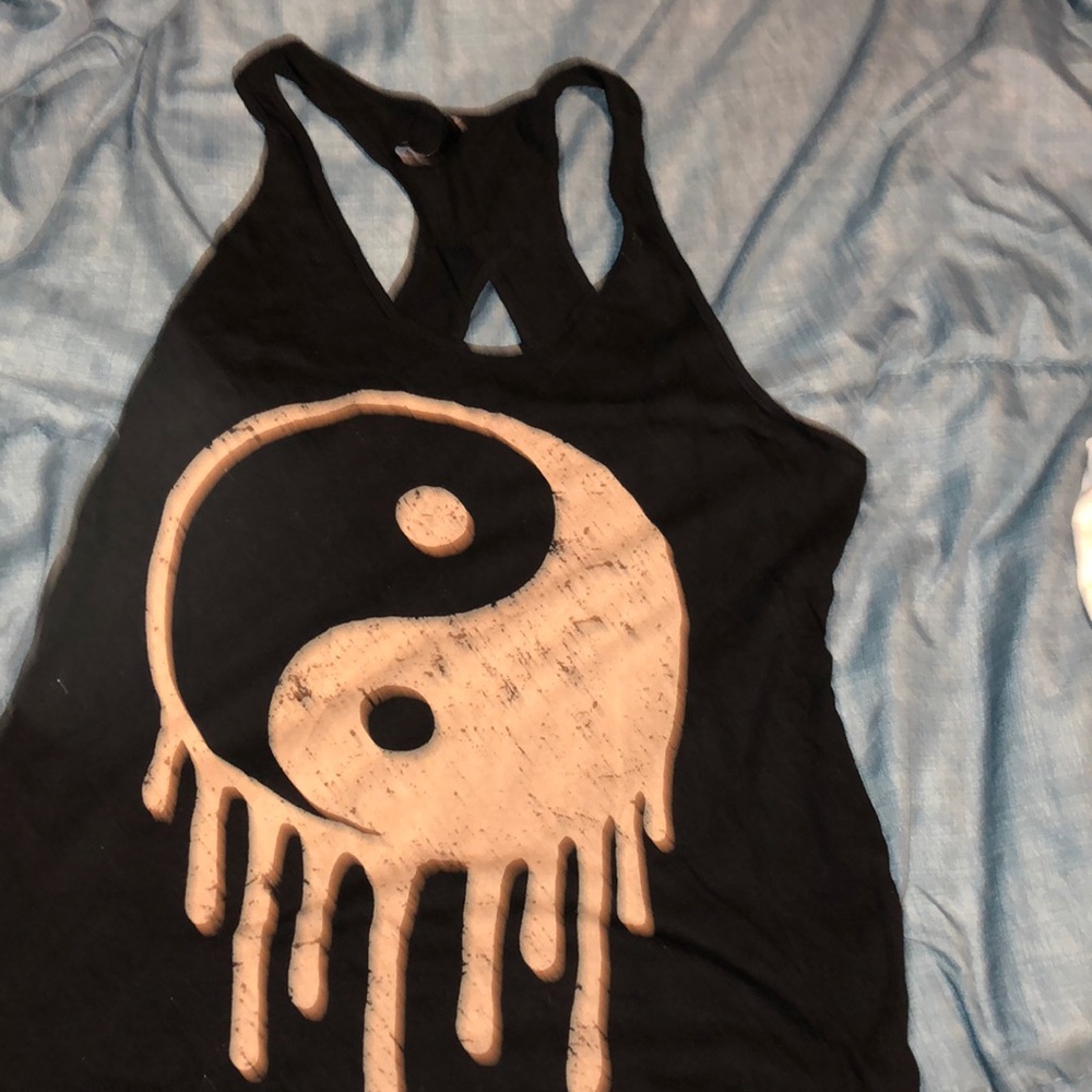 Black yin and yang